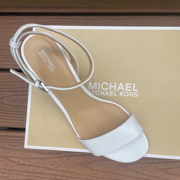 Michael Kors, strappy white leather heels. Size 10 - Picture 6 of 7